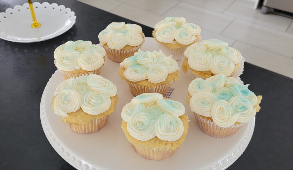 Vanilla Cream Cupcakes With Flowers