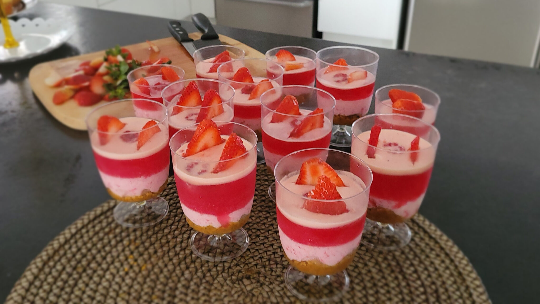 Easy Strawberry Jello Parfait With Whipped Cream Recipe Pabs Recipes